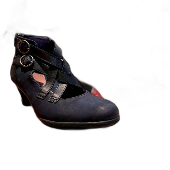 Earth heeled navy leather bootie. Criss cross buckle size 8 2.5” heel - Picture 1 of 9